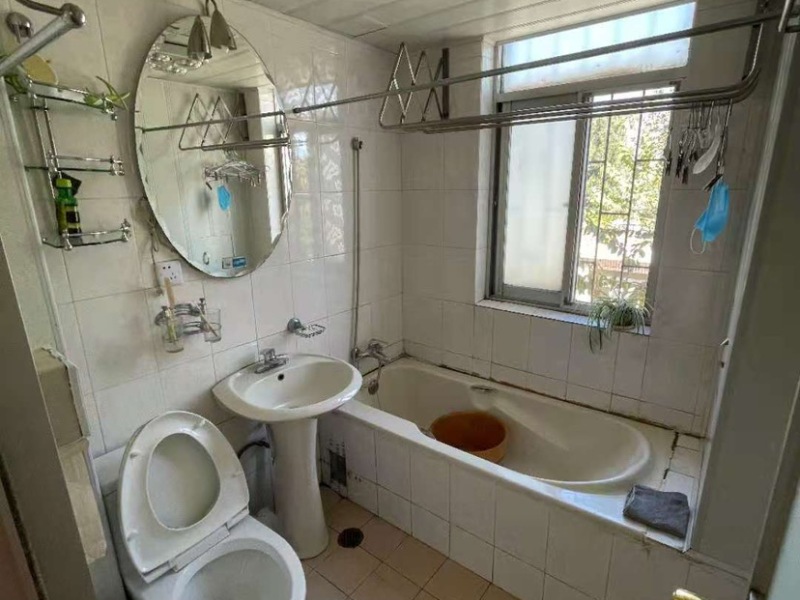 4室2廳2陽(yáng)臺(tái) 金殿青龍山（云南省生物制藥廠生活區(qū)）客廳