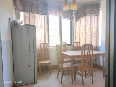 4室2廳2陽臺(tái) 西華東區(qū)