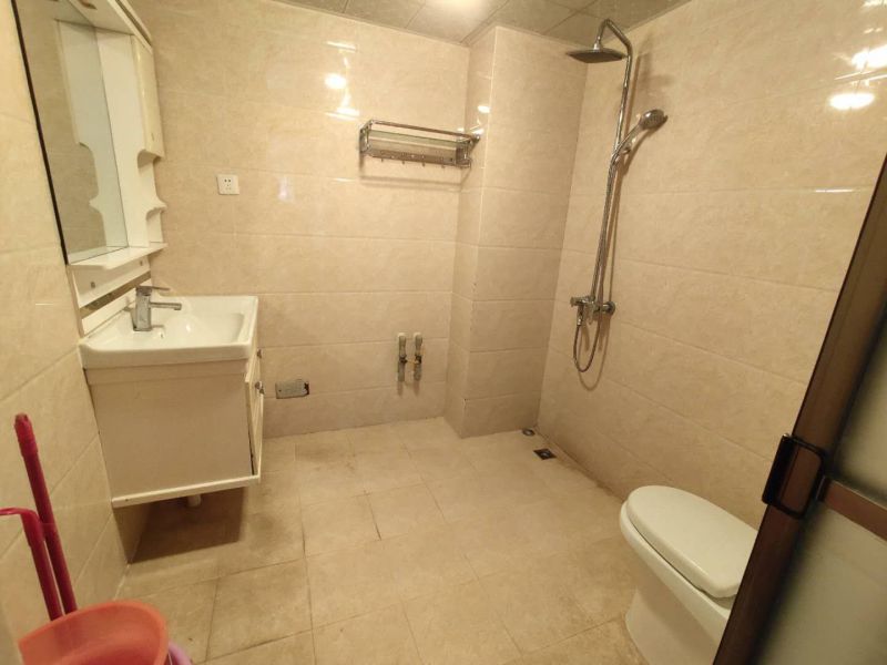 6室1廳1陽(yáng)臺(tái) 廣福城和福園衛(wèi)生間