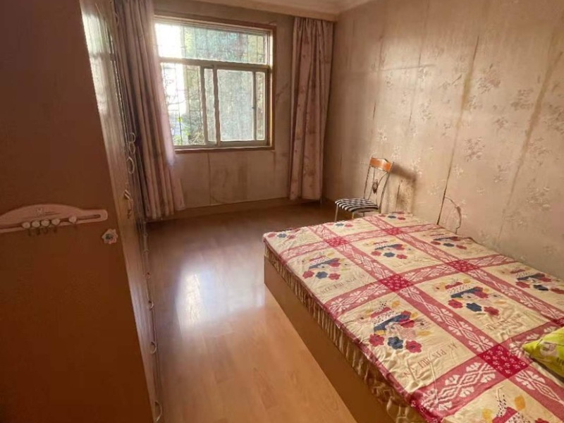 4室2廳2陽(yáng)臺(tái) 金殿青龍山（云南省生物制藥廠生活區(qū)）客廳