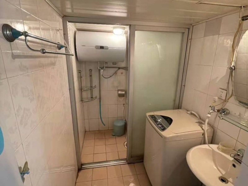 4室2廳2陽(yáng)臺(tái) 金殿青龍山（云南省生物制藥廠生活區(qū)）客廳