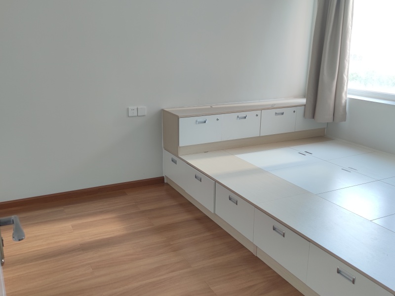 6室2廳2陽臺(tái) 金康園臥室