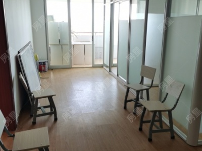 4室2廳2陽臺 世紀(jì)城華春苑