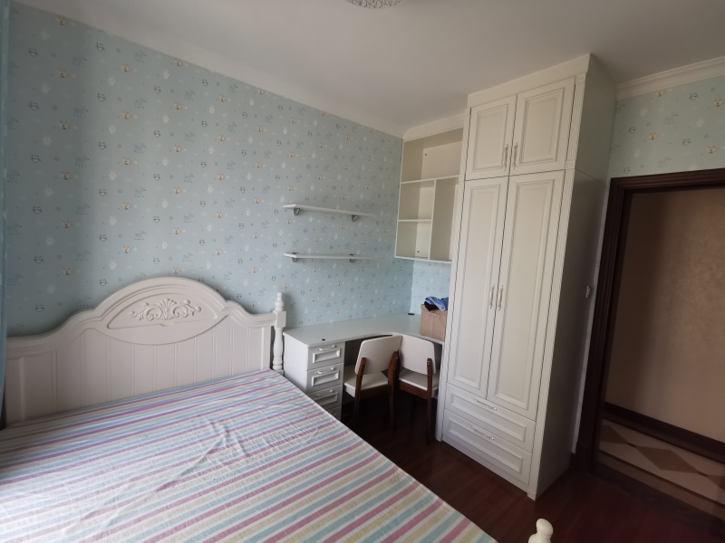 3室2廳2陽臺(tái) 中海學(xué)府路8號(hào)客廳