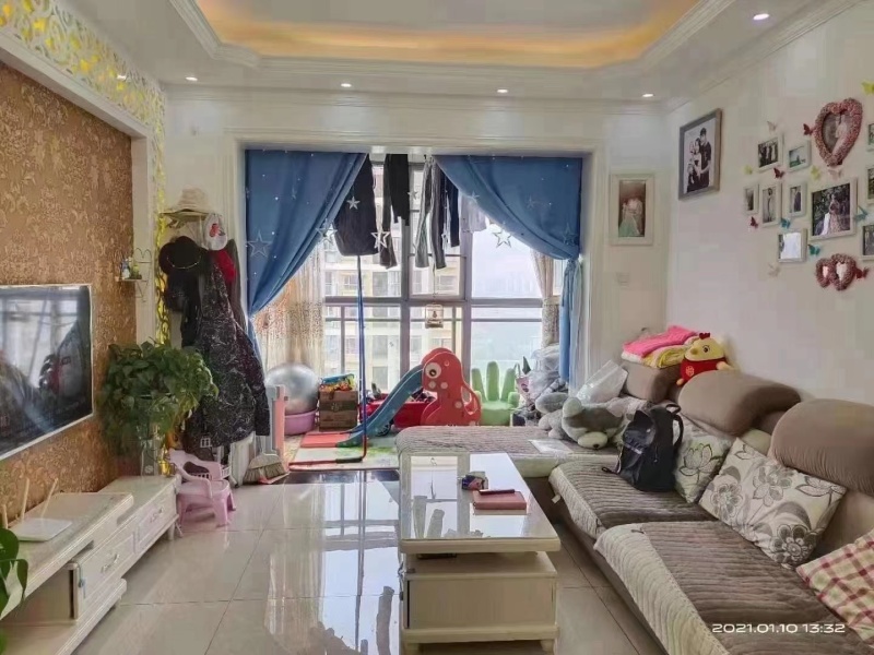 6室3廳4陽臺 溪麓南郡客廳