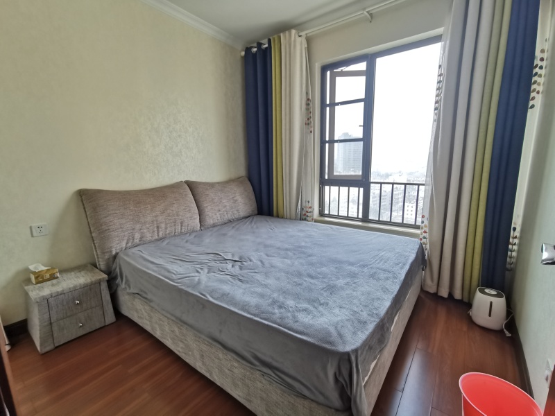 3室2廳2陽臺(tái) 中海學(xué)府路8號(hào)客廳