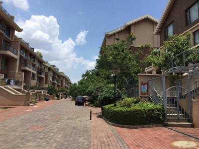 5室2廳2陽(yáng)臺(tái) 俊秀園