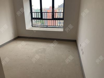 4室2廳2陽臺(tái) 萬科銀海泊岸瀾庭臥室