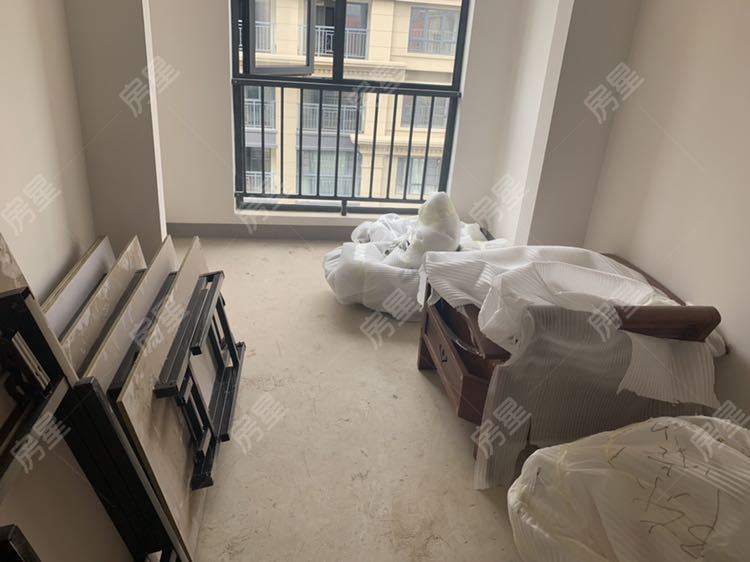 4室2廳2陽臺(tái) 萬科銀海泊岸瀾庭臥室