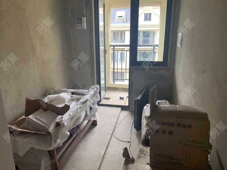 4室2廳2陽臺(tái) 萬科銀海泊岸瀾庭廚房