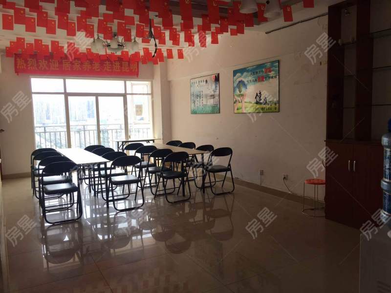 3室2廳1陽(yáng)臺(tái) 中環(huán)金界客廳