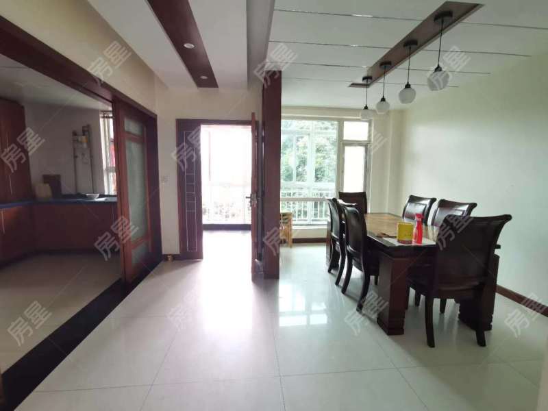 5室2廳3陽(yáng)臺(tái) 滇池花園別墅餐廳