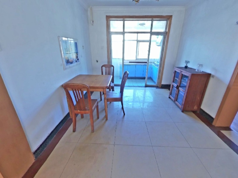 3室2廳1陽臺 巴士家園餐廳