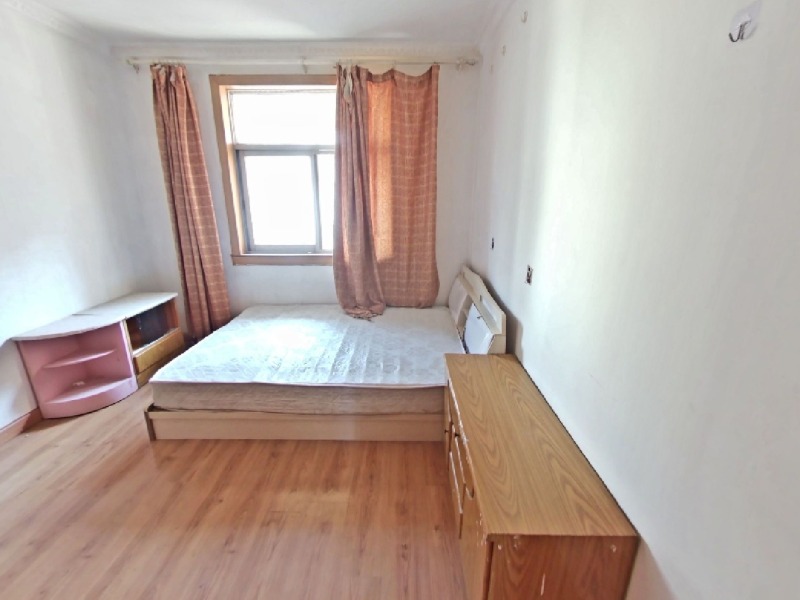 3室2廳1陽臺 巴士家園臥室