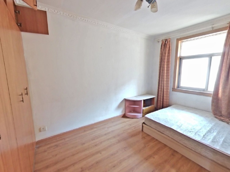 3室2廳1陽臺 巴士家園臥室