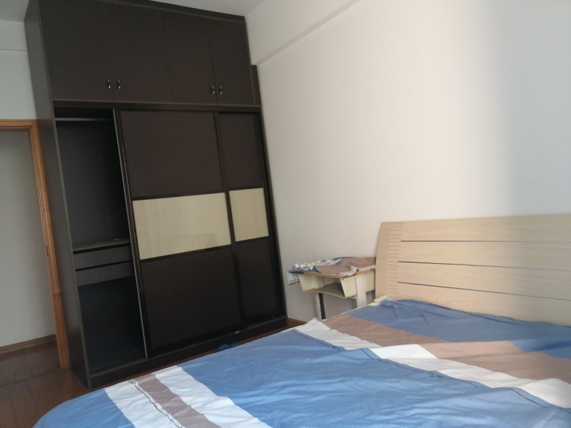 3室2廳1陽臺 佳湖花園客廳