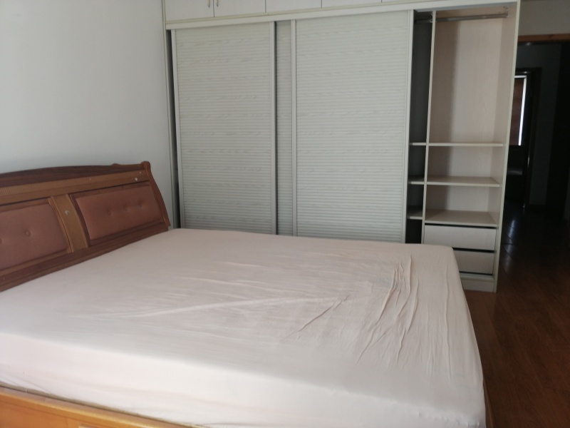 3室2廳1陽臺 佳湖花園客廳