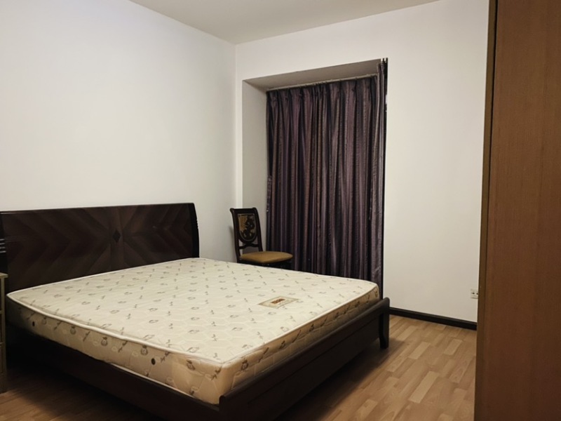 4室2廳1陽臺 經(jīng)緯花園臥室