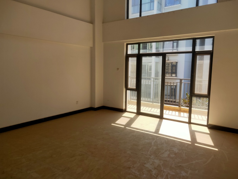 5室2廳3陽(yáng)臺(tái) 金江小區(qū)旭苑客廳