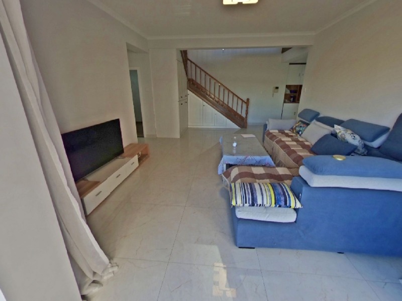 6室2廳2陽臺(tái) 金康園客廳