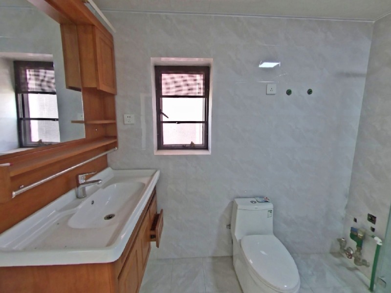 6室2廳2陽臺(tái) 金康園衛(wèi)生間