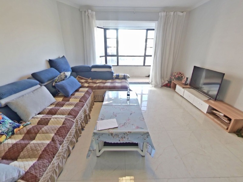 6室2廳2陽臺(tái) 金康園客廳