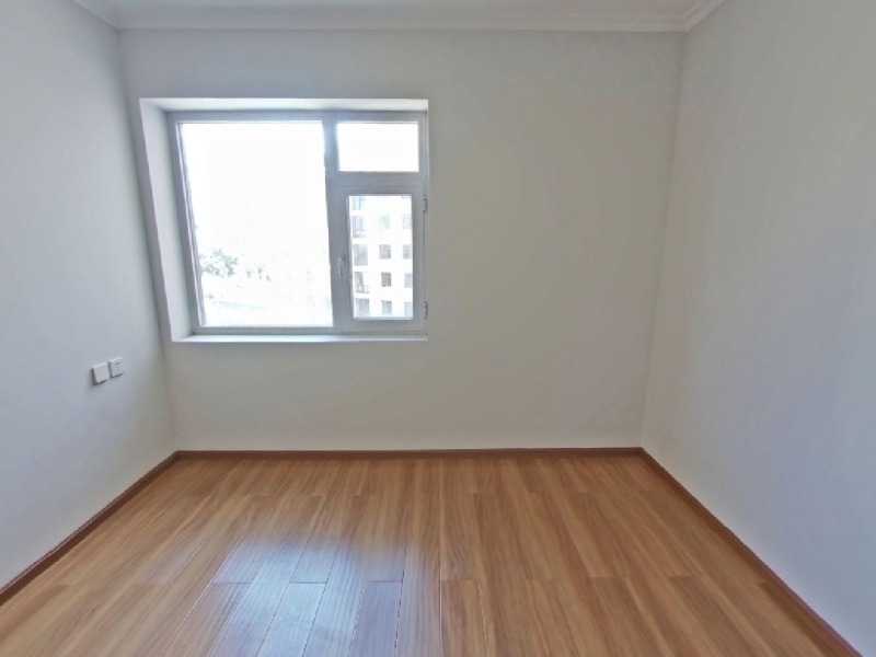 6室2廳2陽臺(tái) 金康園臥室