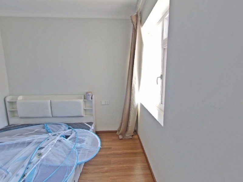 6室2廳2陽臺(tái) 金康園臥室