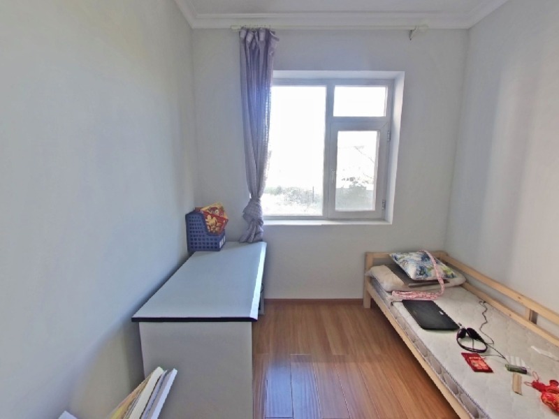 6室2廳2陽臺(tái) 金康園臥室