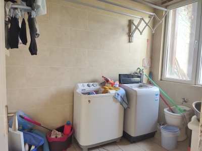 5室2廳3陽臺 世博生態(tài)城依山鄰里別墅衛(wèi)生間