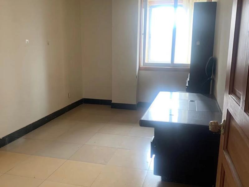 4室2廳2陽臺(tái) 近華浦路近華商住樓臥室