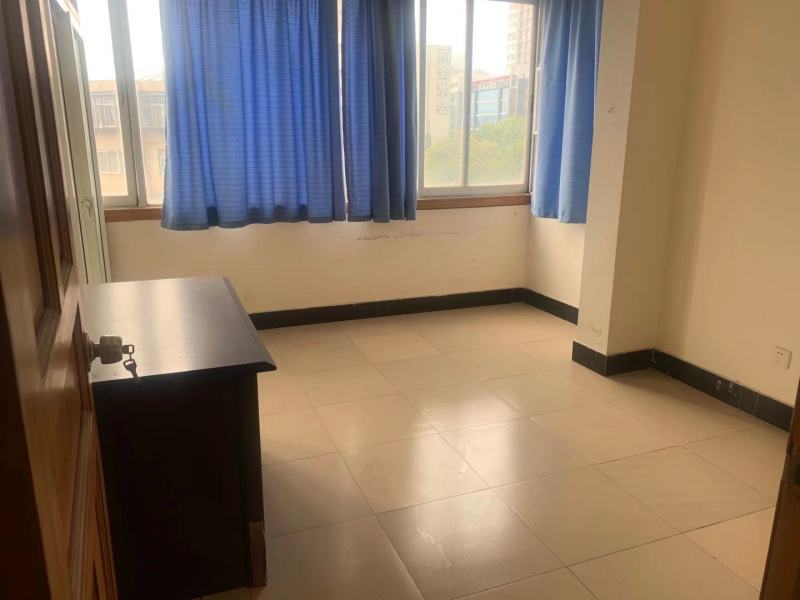 4室2廳2陽臺(tái) 近華浦路近華商住樓臥室