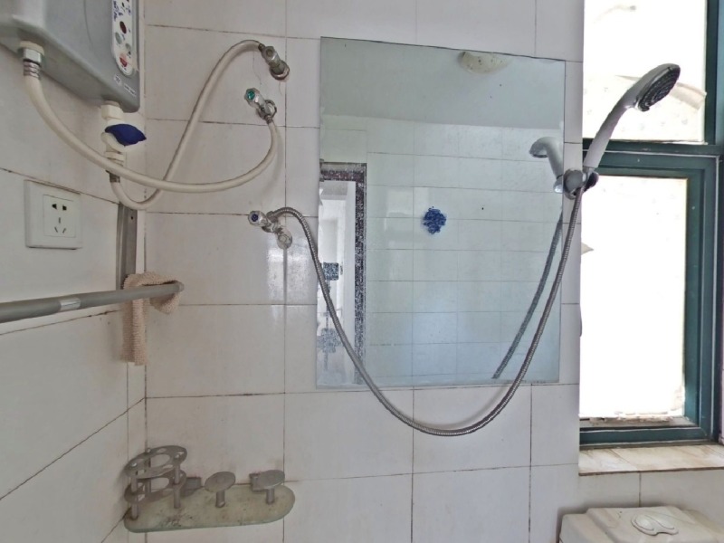 3室2廳2陽臺 滇池嶺秀二期衛(wèi)生間