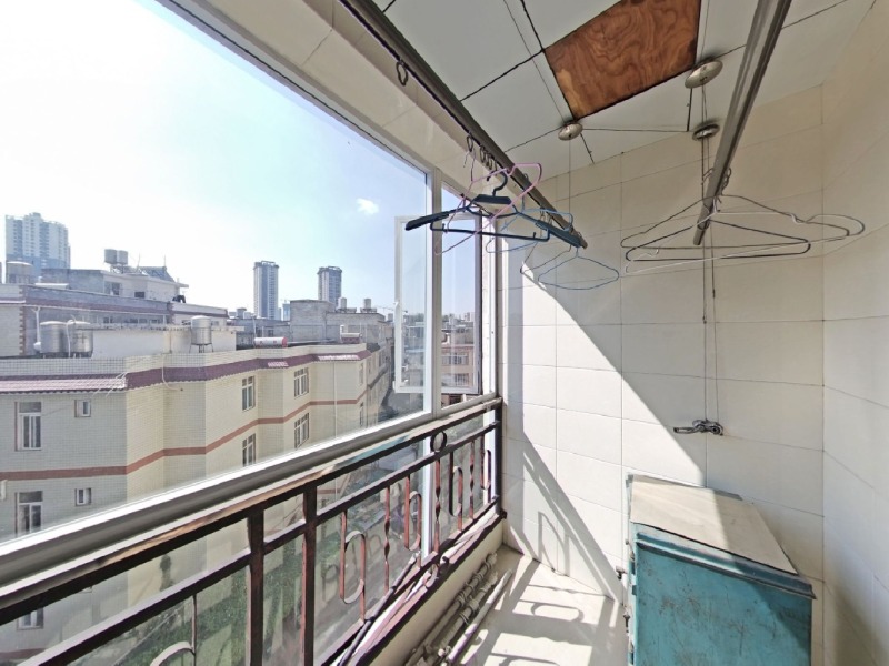 3室2廳1陽臺(tái) 香格里拉盛景陽臺(tái)