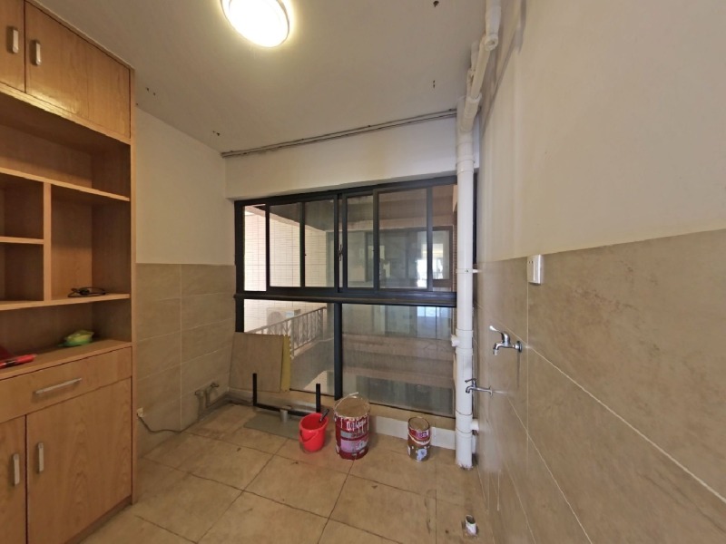 3室2廳1陽(yáng)臺(tái) 濱江俊園萊茵組團(tuán)其他