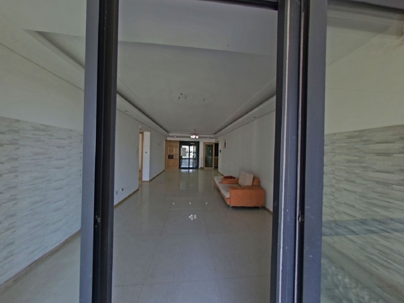 3室2廳1陽(yáng)臺(tái) 濱江俊園萊茵組團(tuán)客廳