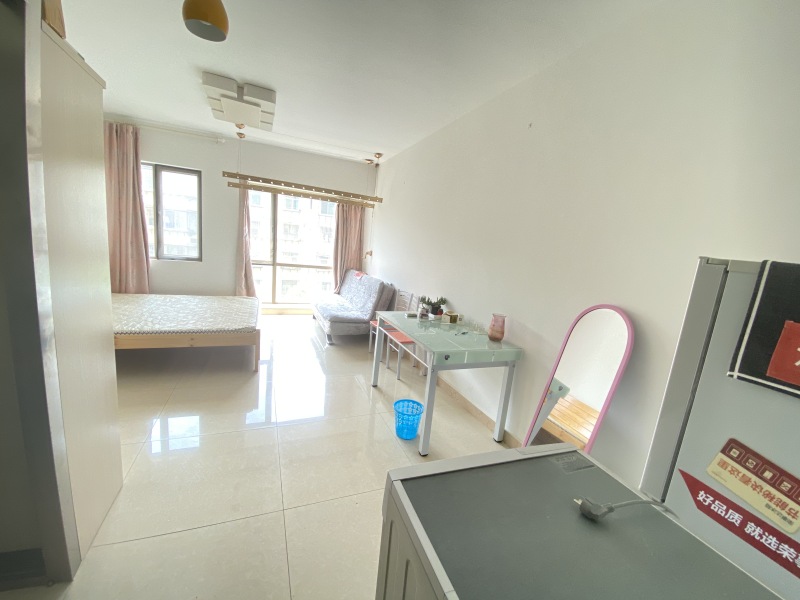 1室1廳1陽(yáng)臺(tái) 同德昆明廣場(chǎng)上北區(qū)客廳