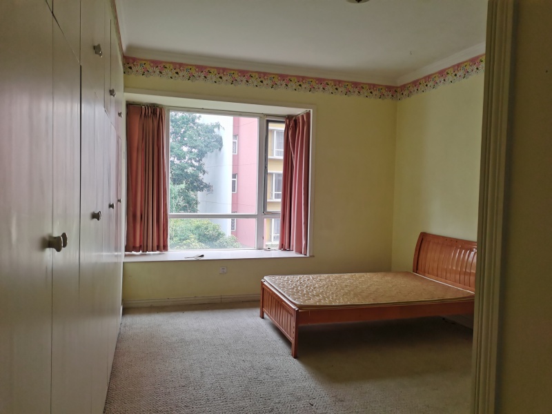 5室2廳3陽臺 湖畔之夢臥室