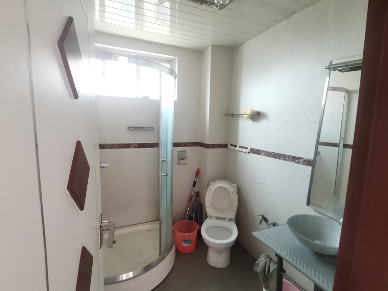 4室2廳2陽臺 順城豪庭衛(wèi)生間