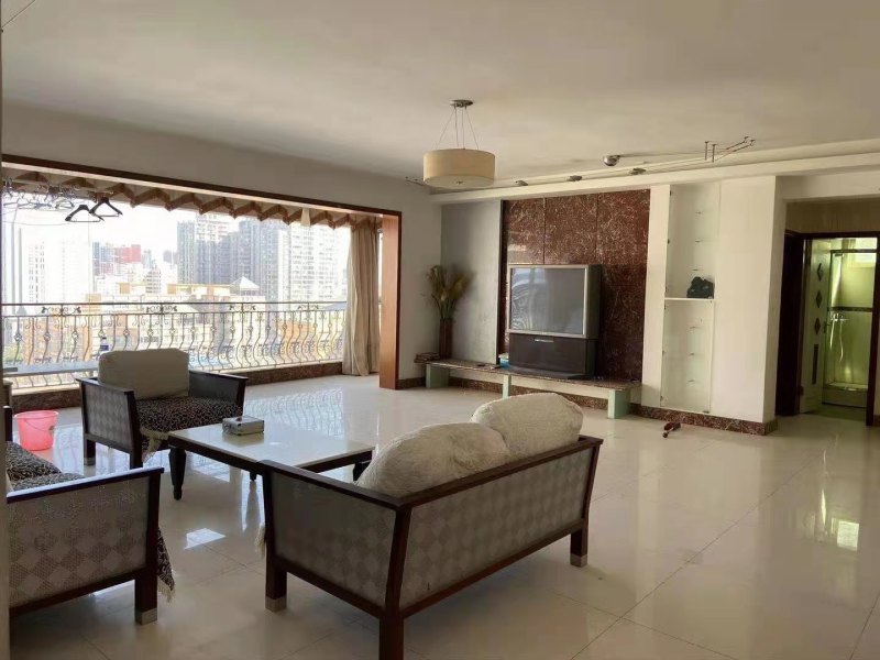 4室2廳2陽臺 順城豪庭客廳