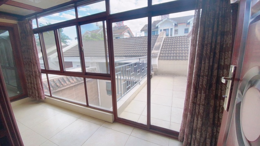 5室3廳4陽(yáng)臺(tái) 滇池民居別墅戶型圖