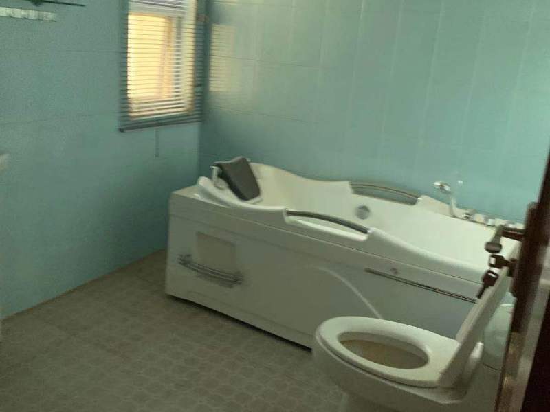 4室2廳1陽臺 經(jīng)緯花園客廳