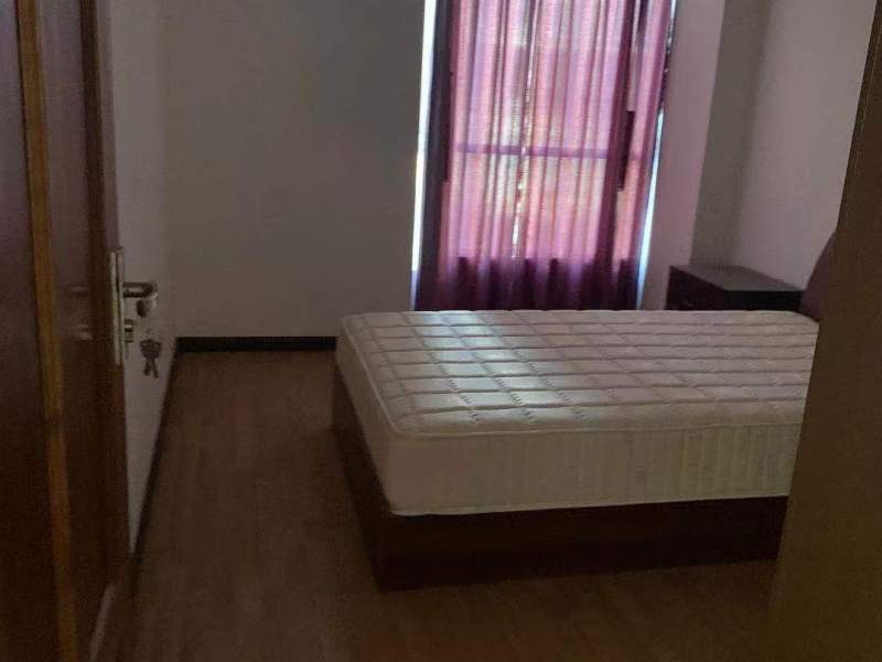 4室2廳1陽臺 經(jīng)緯花園客廳