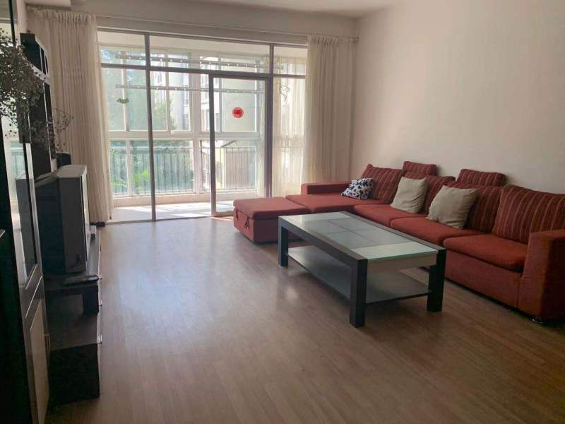 4室2廳1陽臺 經(jīng)緯花園客廳