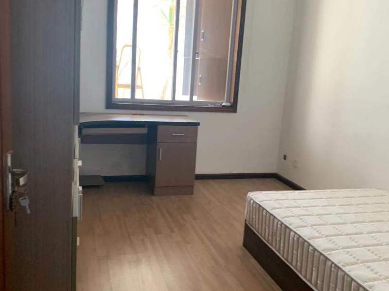 4室2廳1陽臺 經(jīng)緯花園臥室