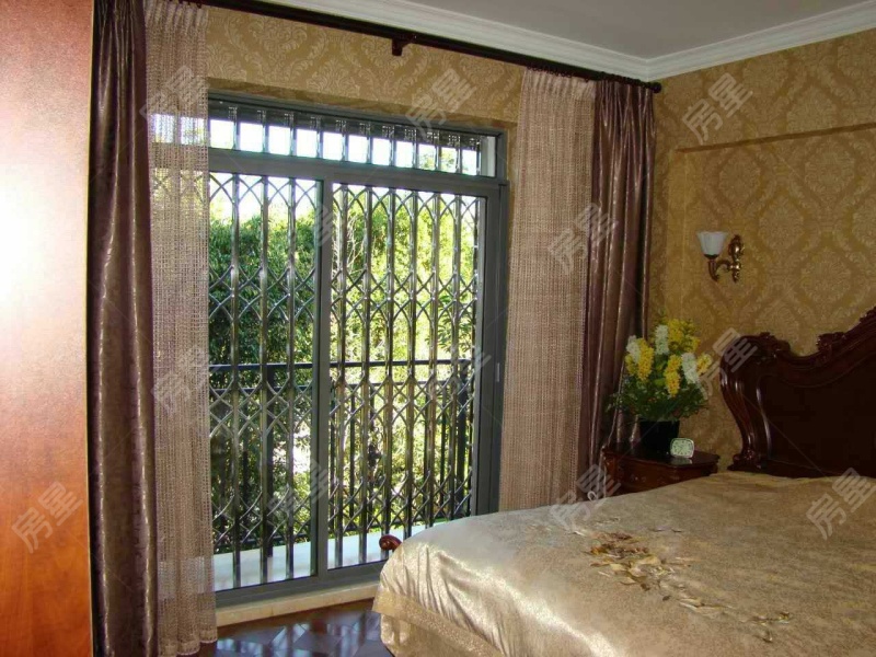 5室3廳3陽(yáng)臺(tái) 滇池星城別墅臥室