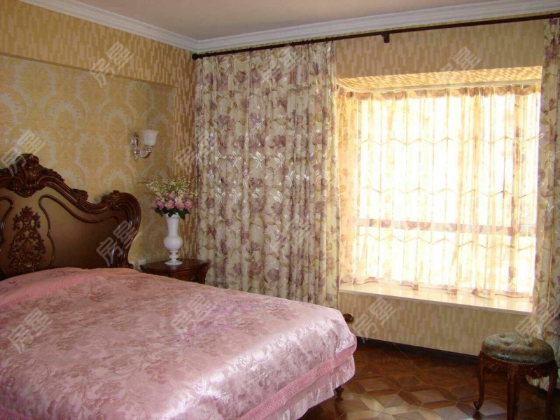 5室3廳3陽(yáng)臺(tái) 滇池星城別墅臥室