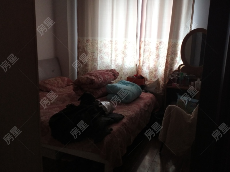 5室2廳2陽臺 邦盛南城坊臥室