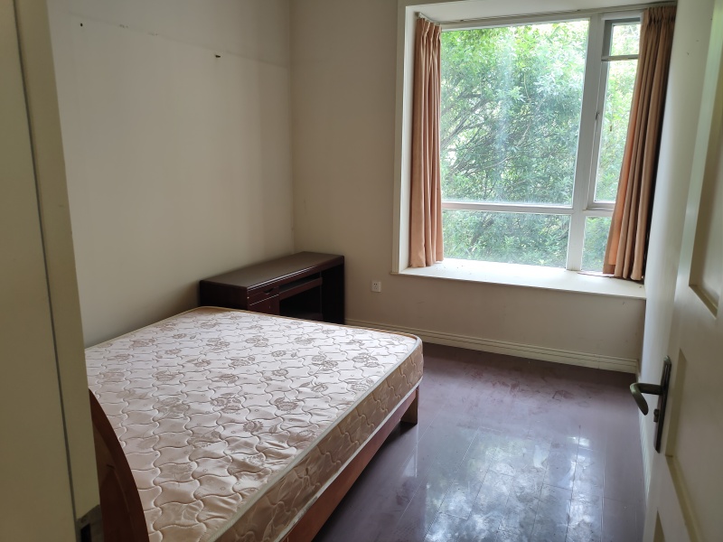 5室2廳3陽臺 湖畔之夢臥室