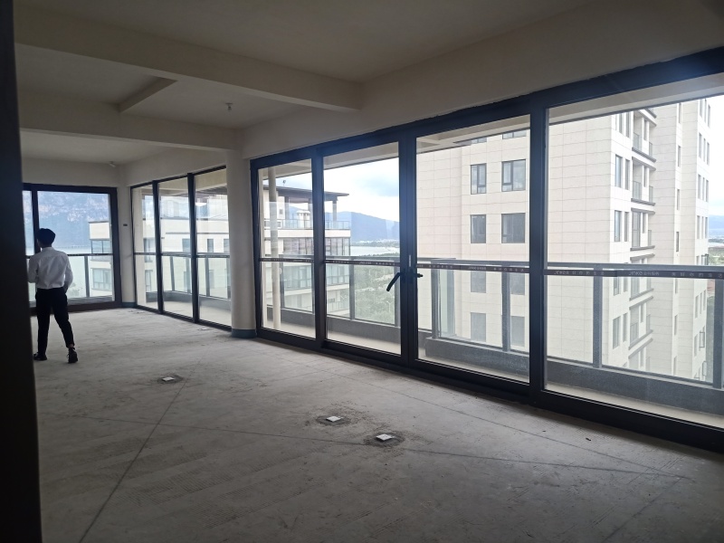 5室2廳5陽臺(tái) 金科江湖?？蛷d